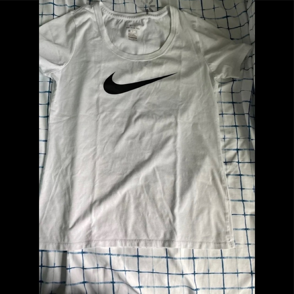Nike womens tee